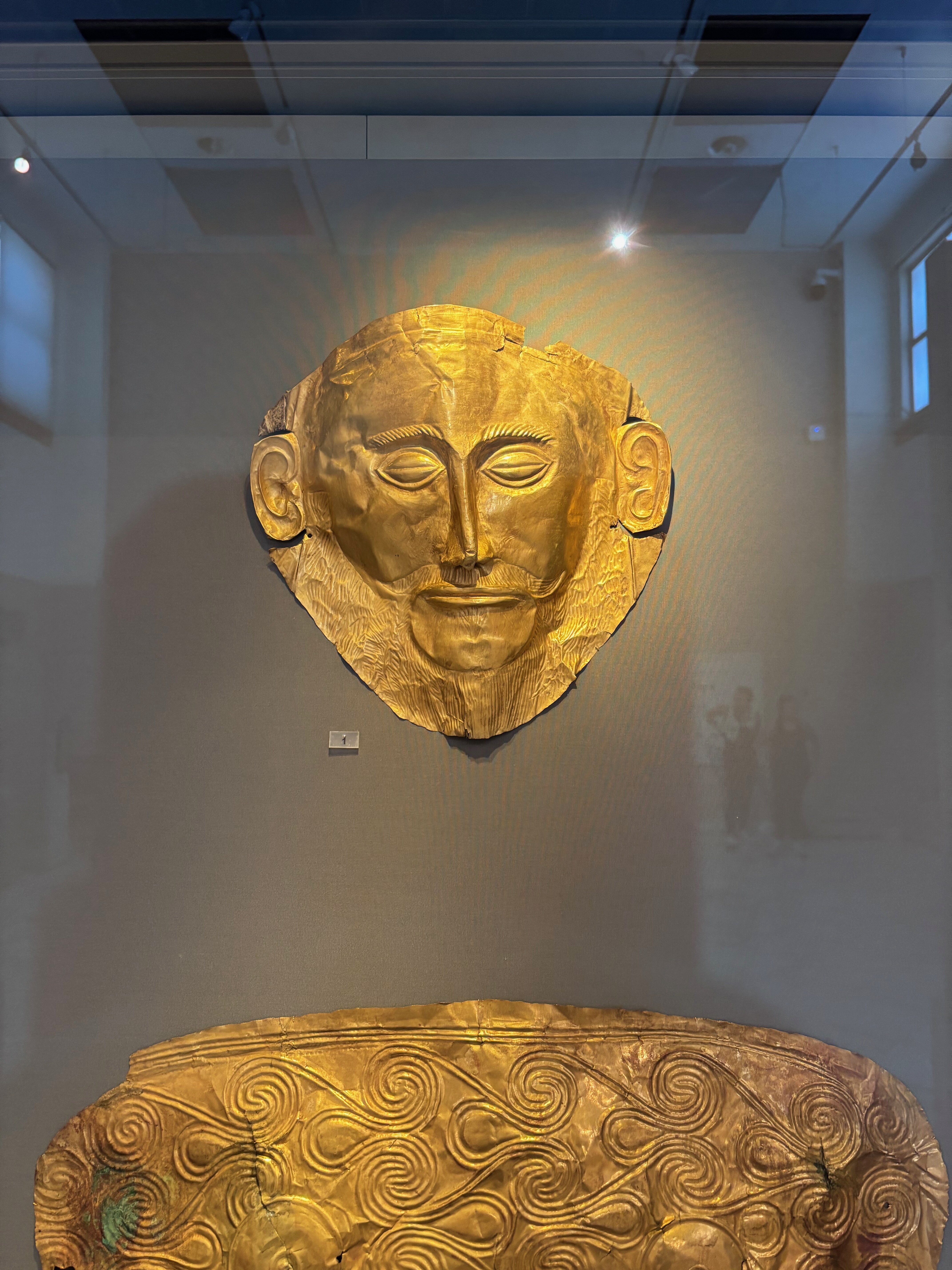Mask of Agamemnon from the front.