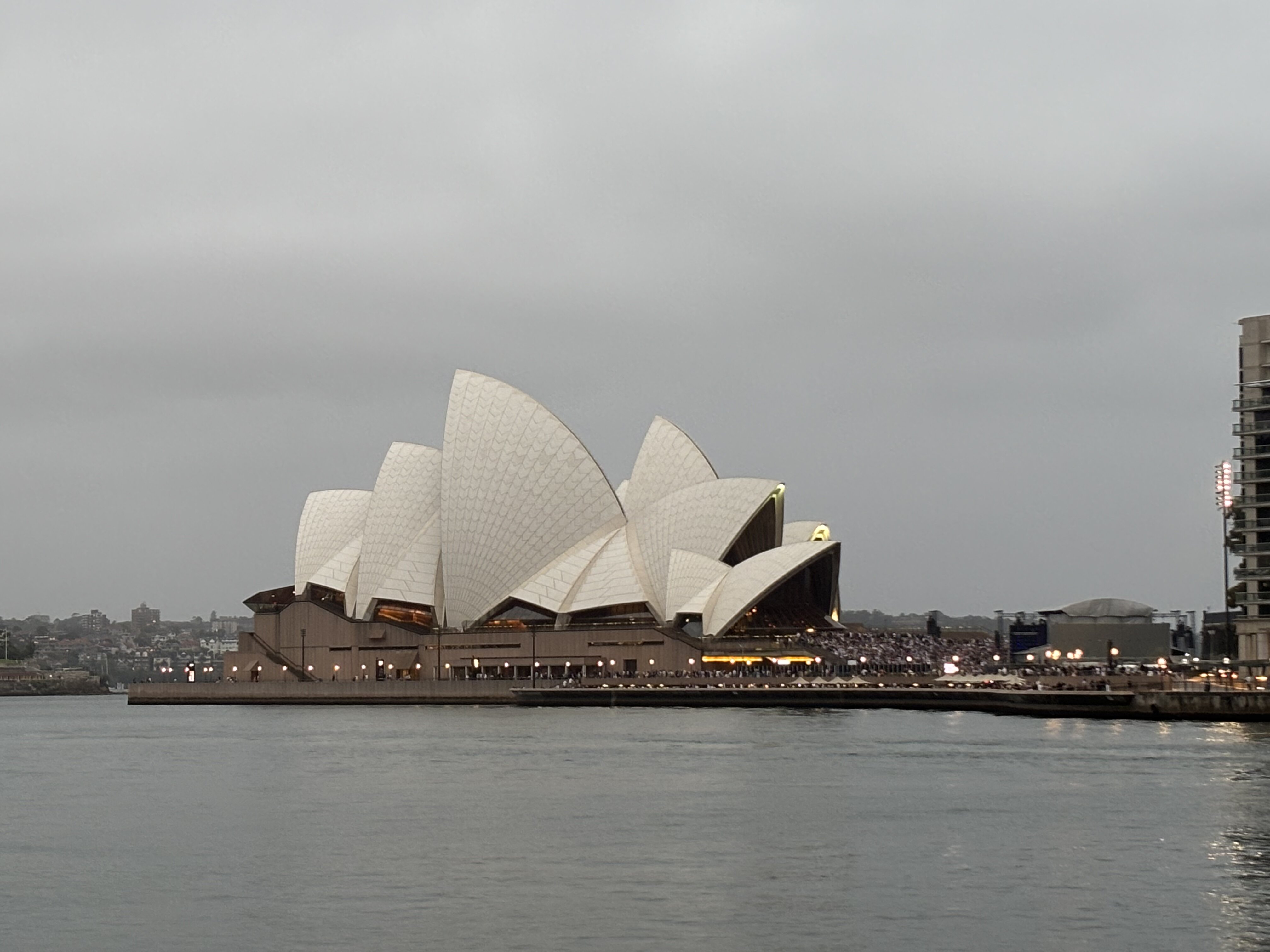 A view of the Sydney Opera House in the day, Picture 1.