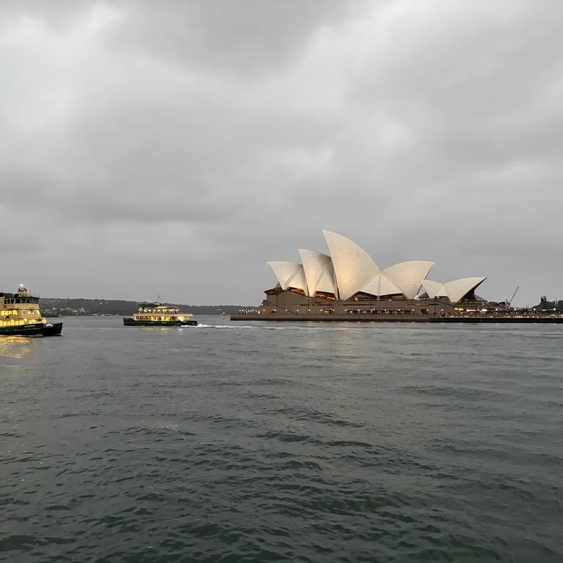 A view of the Sydney Opera House in the day, Picture 2.