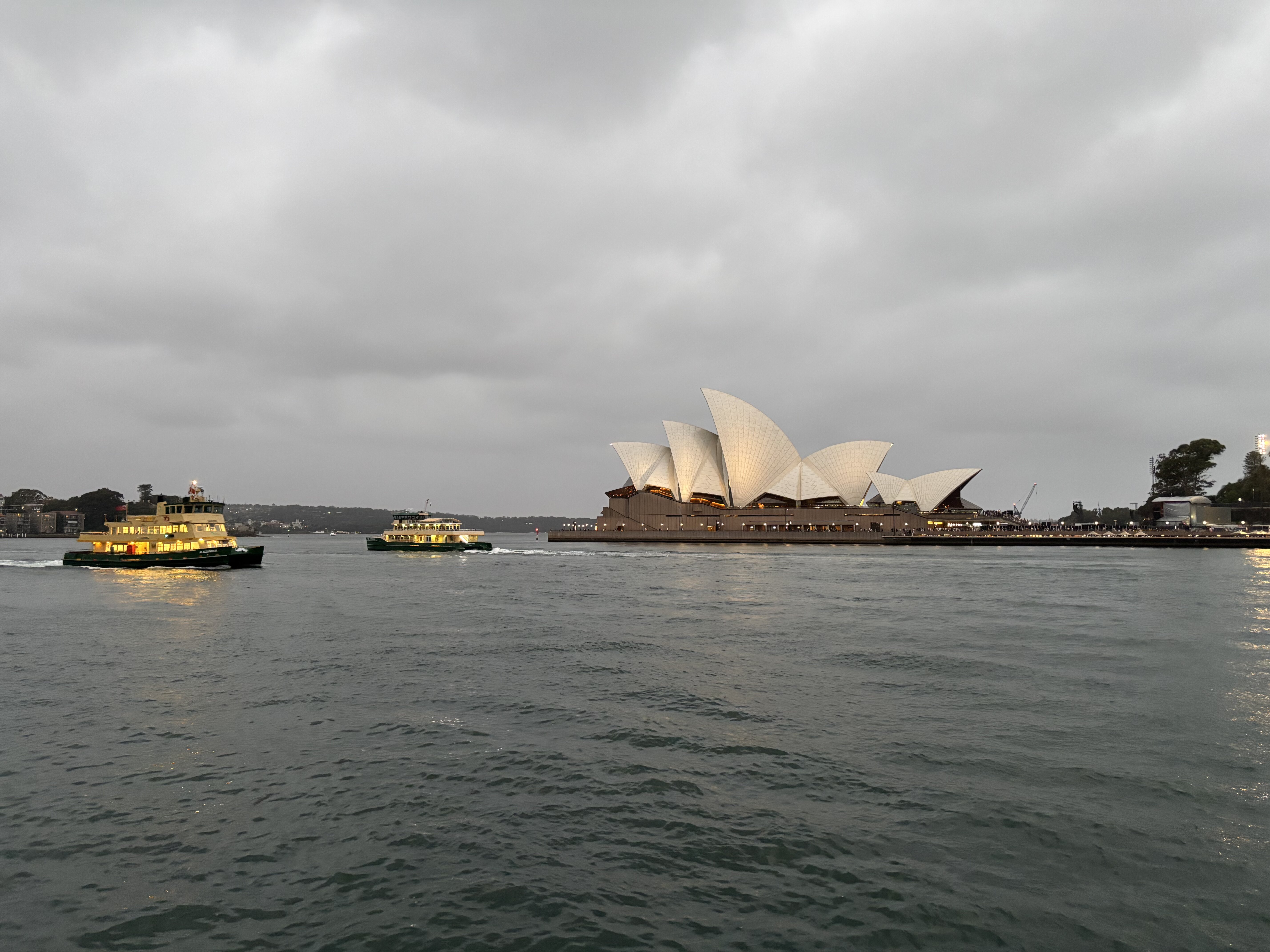 A view of the Sydney Opera House in the day, Picture 2.
