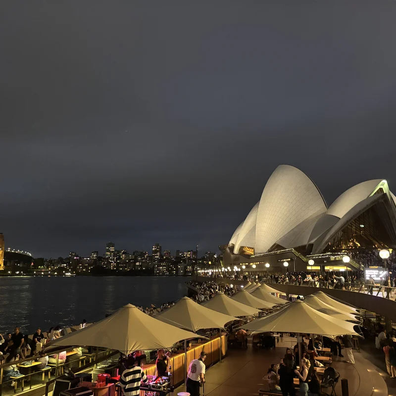 A night-time view of the Sydney Opera House, Picture 1.