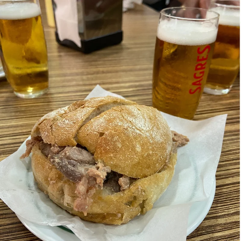 a pork meat sandwich